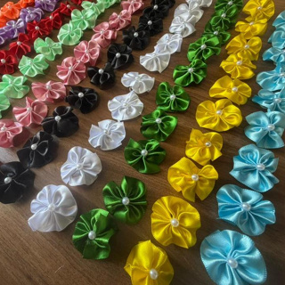 50 fuxico Laços pet petshop banho e tosa cores dog femea mini pequeno médio porte mimo em Oferta na Shopee