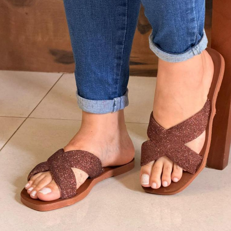Sandalia Feminina Cruzada Rasteira Brilhante Leve Confortável