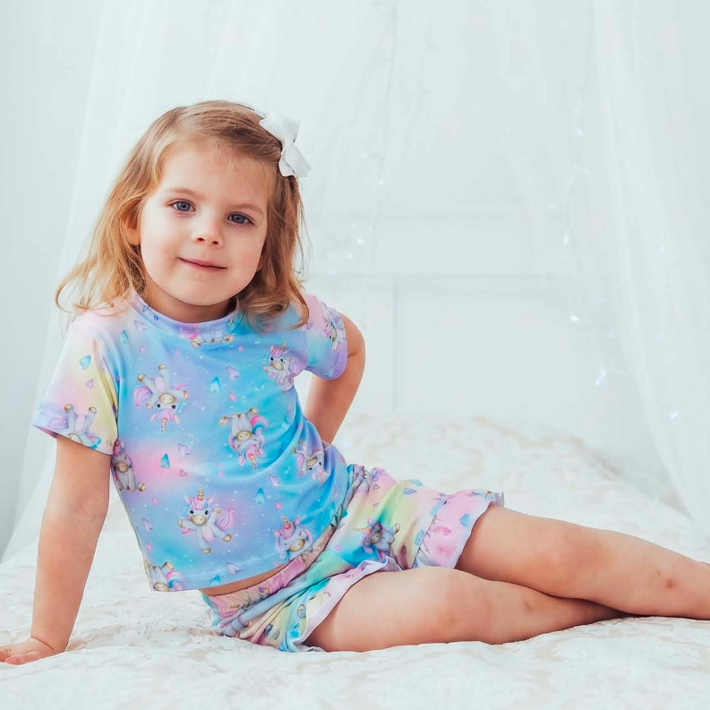 Pijama Feminino Aconchego de Shortinho Manga Curta Estampa Unicornio.