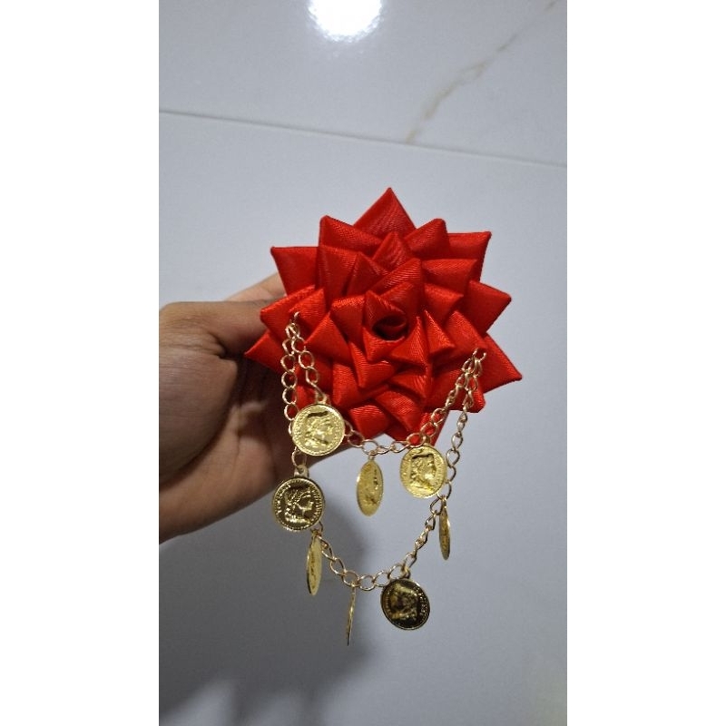 Flor de cabelo com moedas para cigana/pombagira cigana