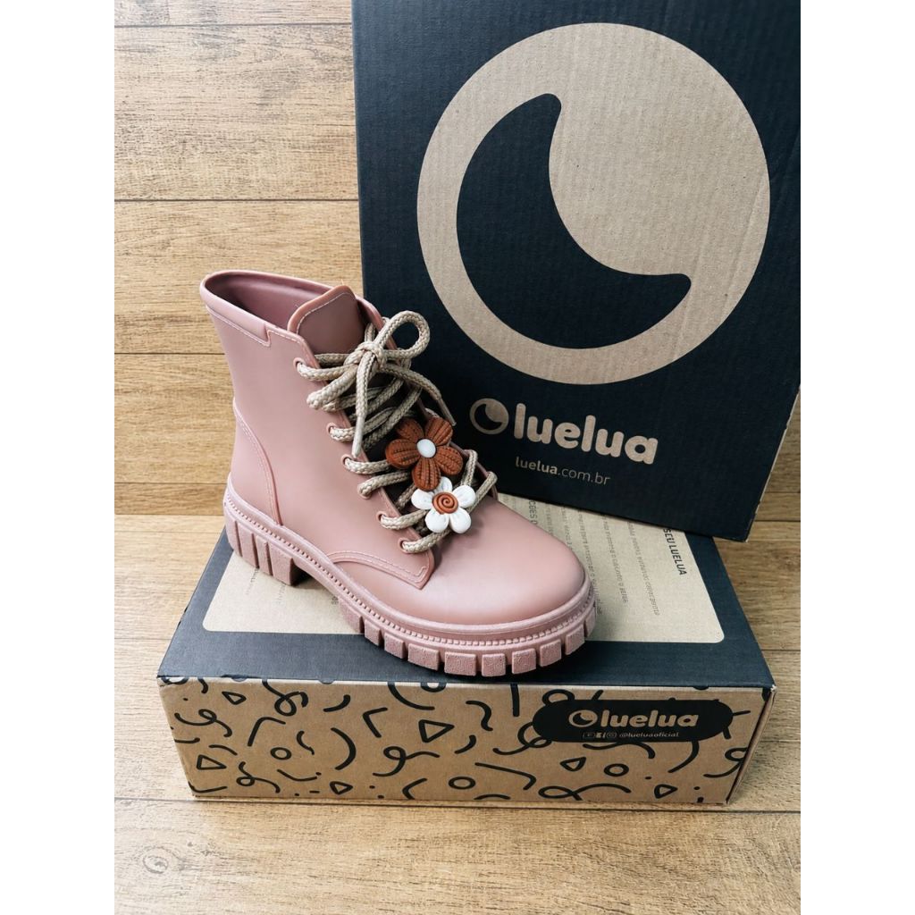 BOTA COTURNO GALOCHA LUELUA PVC IMPERMEÁVEL ANTIDERRAPANTE CADARÇO FLORES FEMININA MENINA INFANTIL JUVENILUNISSEX