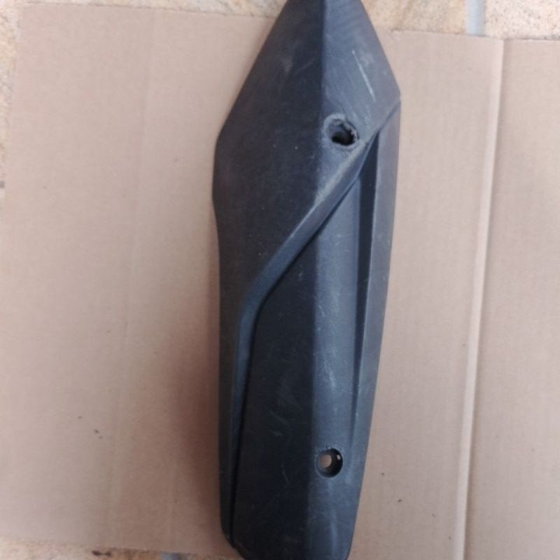 Carenagem protetor de escapamento Yamaha Neo 125 17/22 Original com detalhes