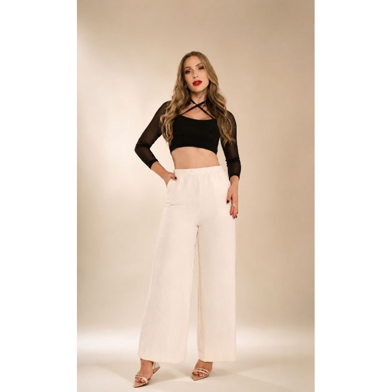 Calças Pantalona, toda no forro qualidade impecável,  caimento perfeito garantindo elegância, charme irresistível
