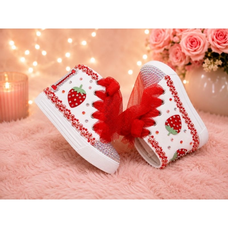 tênis botinha personalizado temático infantil tema moranguinho vermelho e rosa