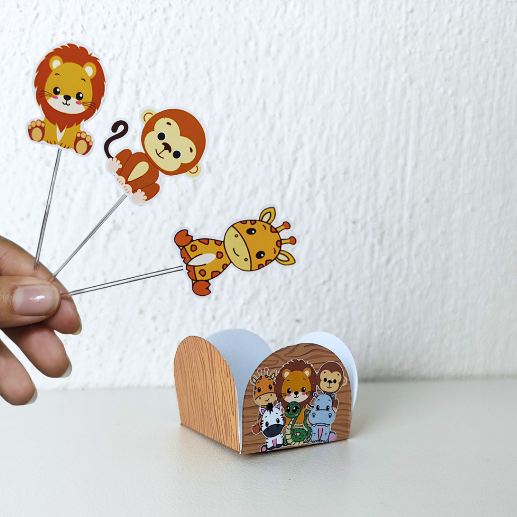 Forminhas personalizadas de doce e tags de docinhos tema Safari aniversário Lembrançinhas