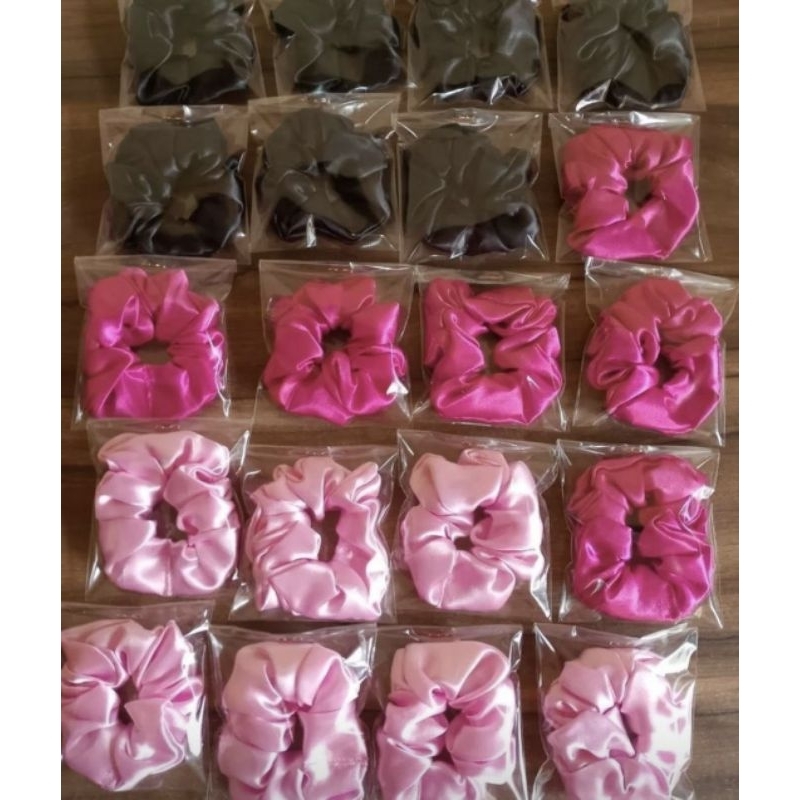 Kit 10 Xuxinha Scrunchies de Cetim Xuxa Personalizada de Cabelo Brinde Mimo Lembrancinha