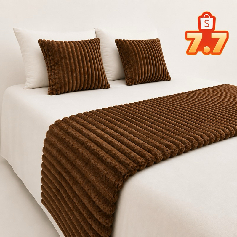 Kit Peseira Decorativa 3 Peças para Cama Casal Queen Peseira e 2 Capas de Almofadas Jogo de Cama