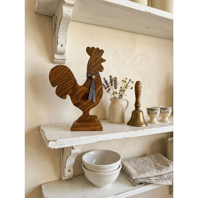 Galo decorativo em madeira farmhouse