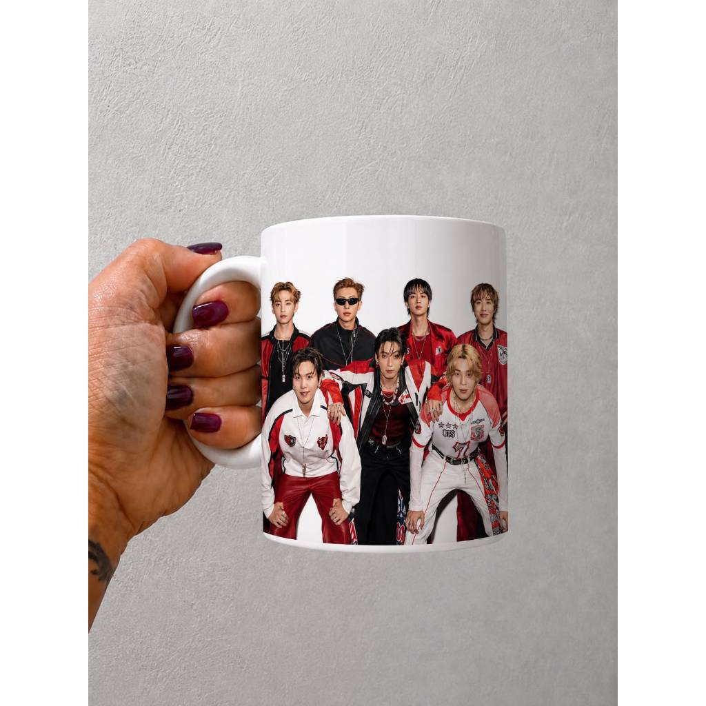 Caneca BTS Copa do Mundo 2026 | Xícara de Porcelana 325ml | Presente para ARMY