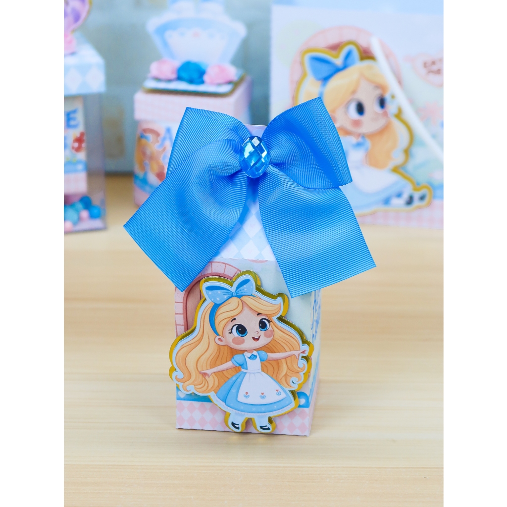KIT PEGUE E MONTE ALICE NO PAÍS DAS MARAVILHA LEMBRANCINHA ANIVERSARIO CAIXINHAS PERSONALIZADOS