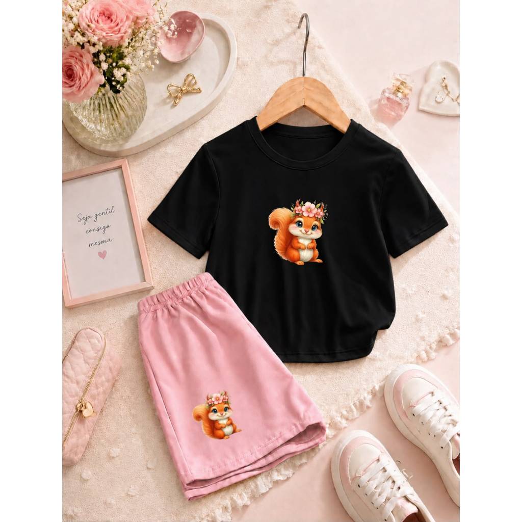 Conjunto Infantil Feminino Estiloso Camiseta Básica + Short Moletom para Passeios e Brincadeiras Estampa de Esquilinha