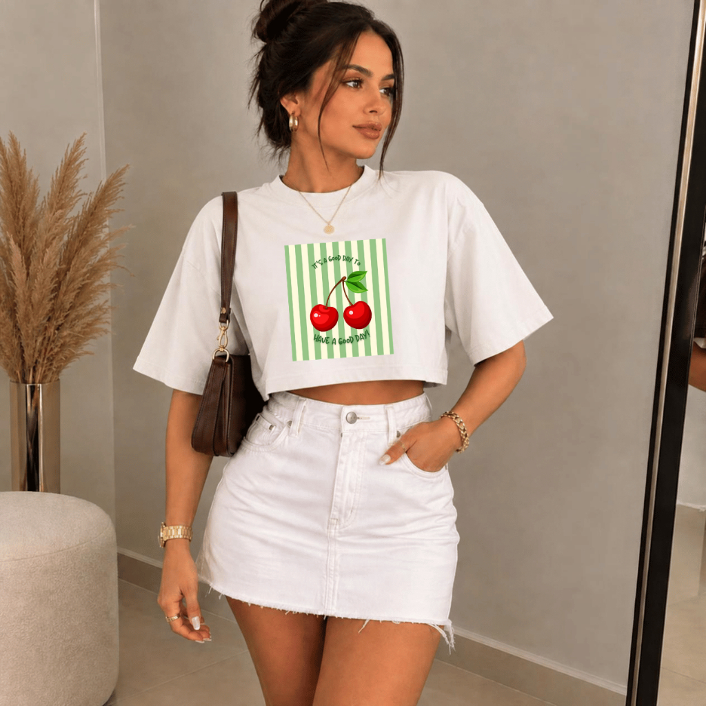 Cropped Feminino Oversized Estampado Cereja T-Shirt DTF Moderna Estilosa Confortável Tendência 2026