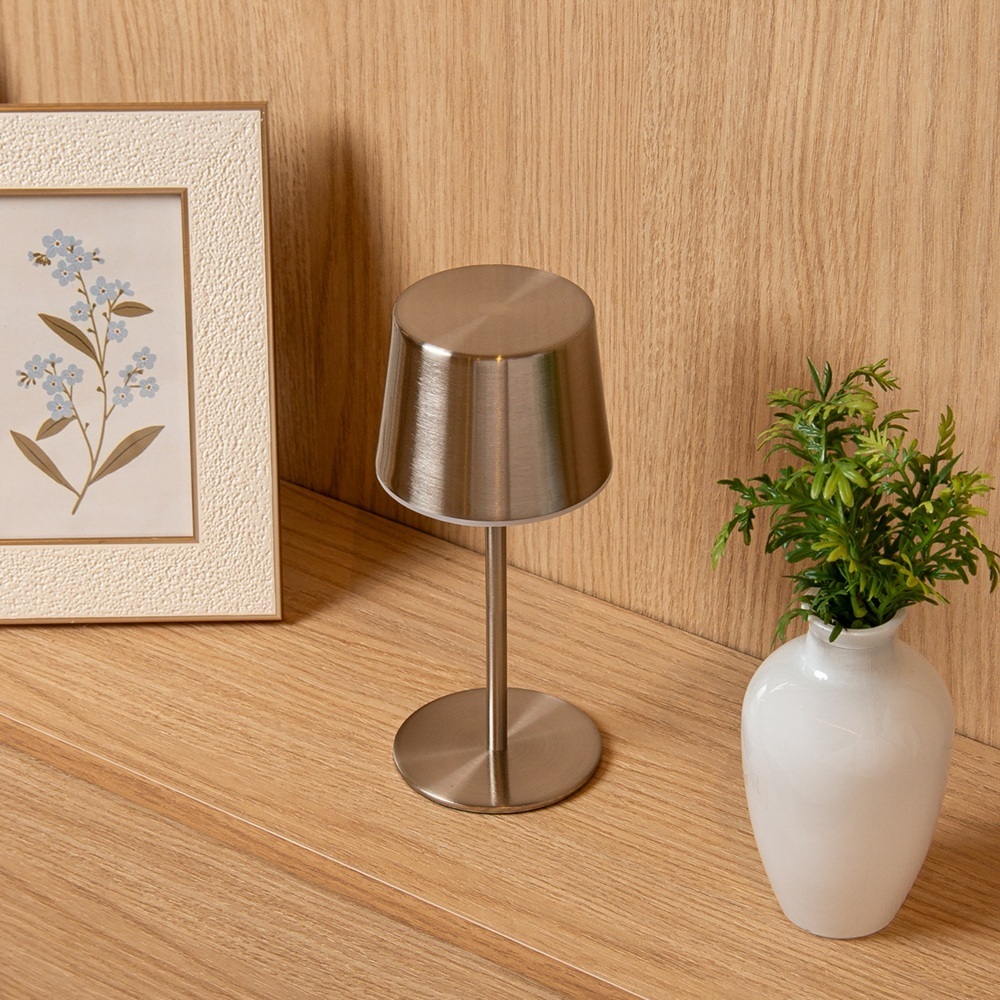 Luminária de Mesa LED Elara Prata Metal Lyor 3 Tons de Luz Recarregável USB para Quarto Escritório Leitura Decoração Lar