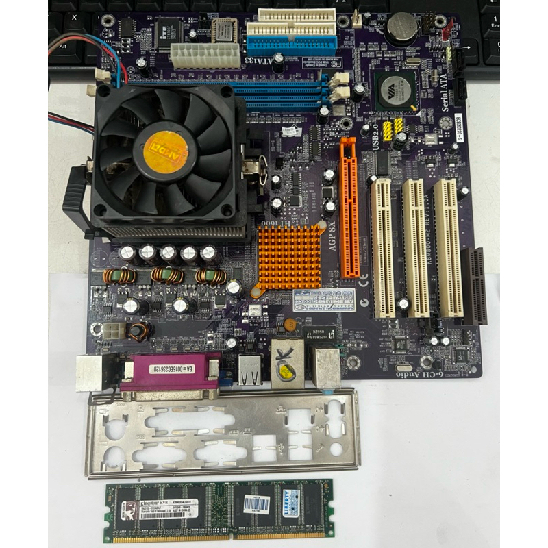 KKIT PLACA MÃE  ECS K8M800-M2 PROCESSADOR AMD SEMPROM DDR 400 AGO 8X   SOQUETE 754 (USADA)Testada funcionando
