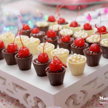 100 copinhos de chocolate redondo para doces finos e festas