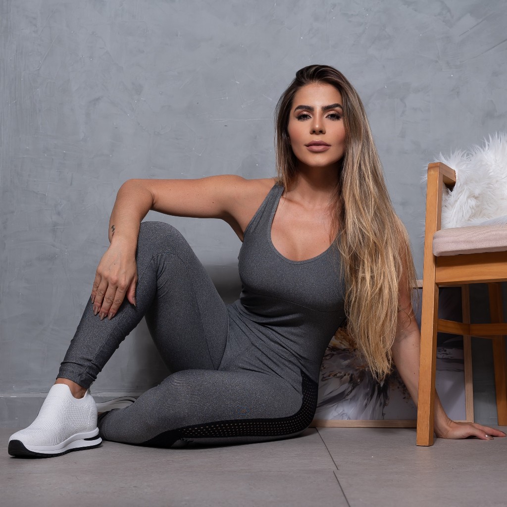 Macacão Fitness Preto Academia Com Tela Transparência Bojo Removível Luxo Modelador Empina Bumbum