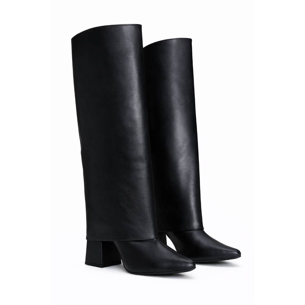 Bota Capa Feminina Sobreposta Cano Longo Bico Fino Varias Formas De Uso Salto Grosso Confortável