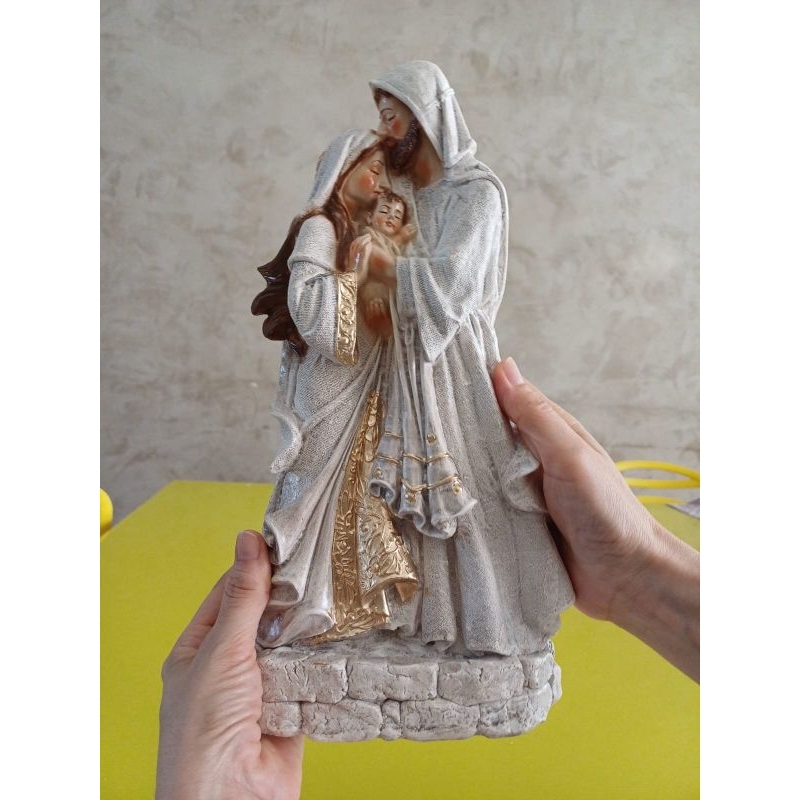 sagrada familia 30 cm (gesso+ resina poliéster +po de mármore) — imagem 2 de 2