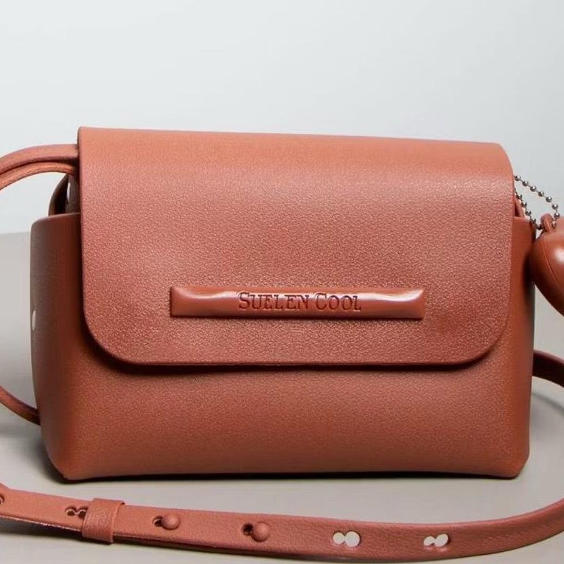 Bolsinha Feminina Pequena Suellen com Coração – Clutch, Necessaire Porta Maquiagem