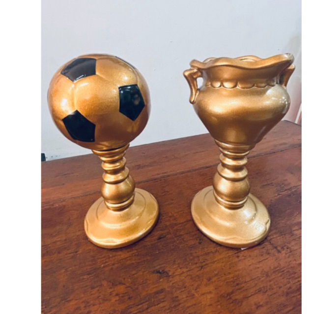Kit 2 Peças Decorativas  - Troféu Bola de Futebol e Vaso Taça