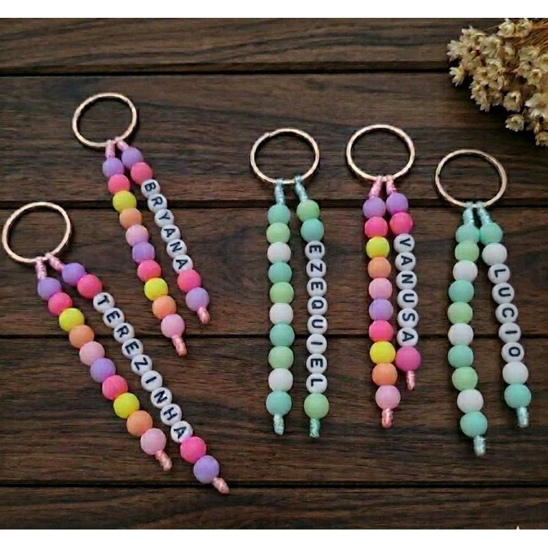 Chaveiro Miçangas Personalizado Com Nome P Bolsas Bolsinha Lancheira Chaves d Carro Casa lembrancinha Aniversário Colori