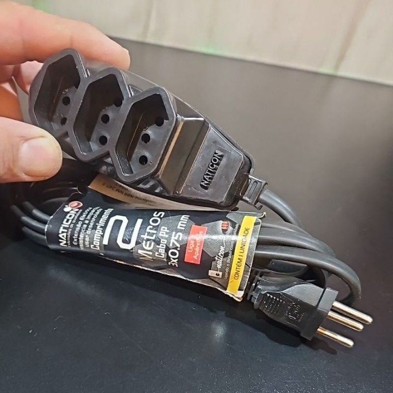 Esta é uma extensão elétrica Naticon de 2 metros com cabo PP 3x0,75 mm