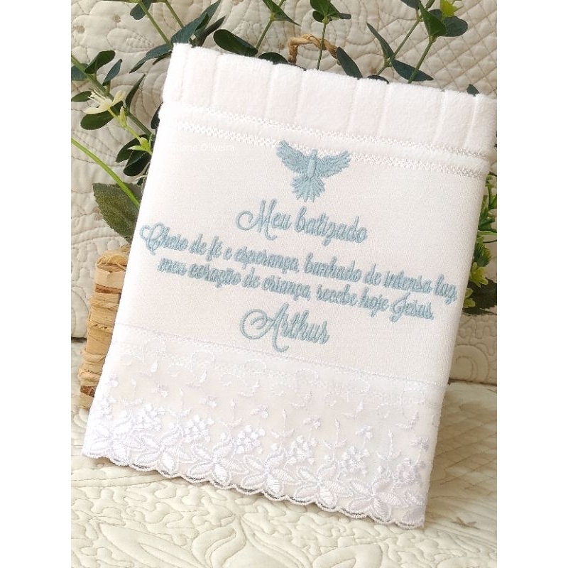 Toalha de batizado bordada Espírito Santo e mensagem - Toalha de batizado personalizada