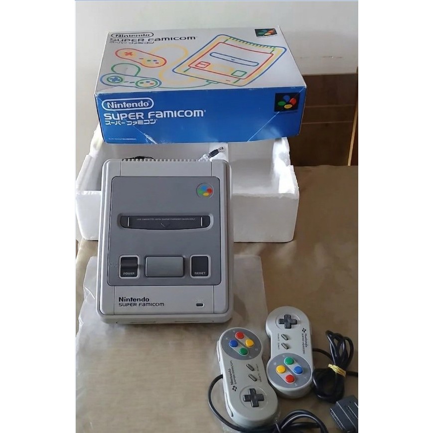Super Famicom/ Super Nintendo Com 2 controles Originais 1 Cabo AV  Original- 1  Fonte Original 110v ou Bivolt Linear