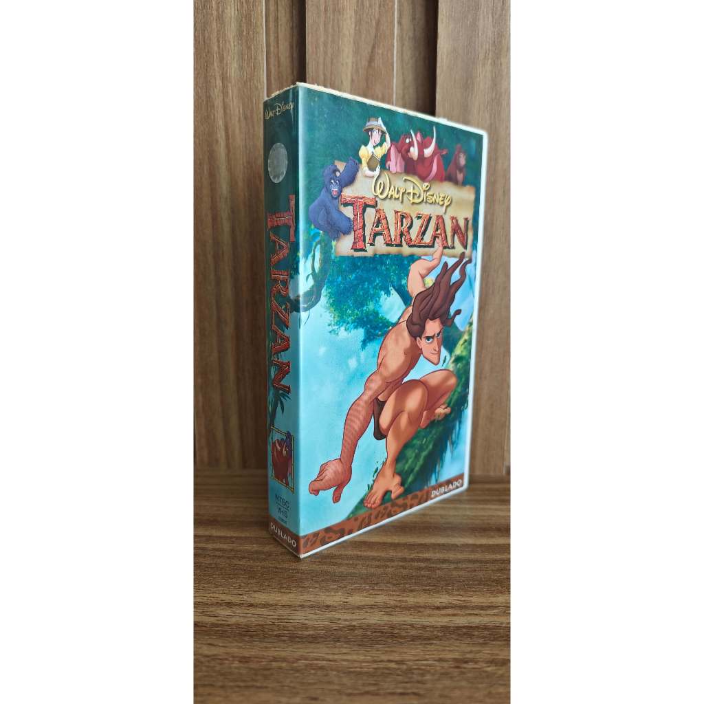 Tarzan (VHS) / Walt Disney Pictures ; direção de Chris Buck e Kevin Lima. – Brasil : Walt Disney Home Video, [2000].
