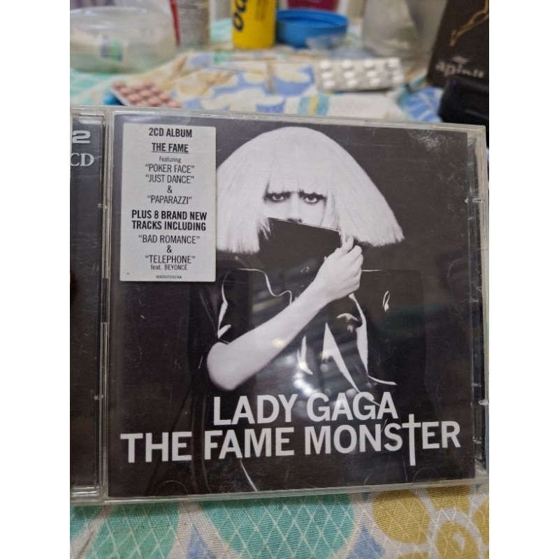 LADY GAGA THE FAME MONSTER CD DUPLO USADO ESTOJO DO CD USADO,OS GRAMPOS DO ENCARTE ESTÃO OXIDADOS ENFERRUJADOS