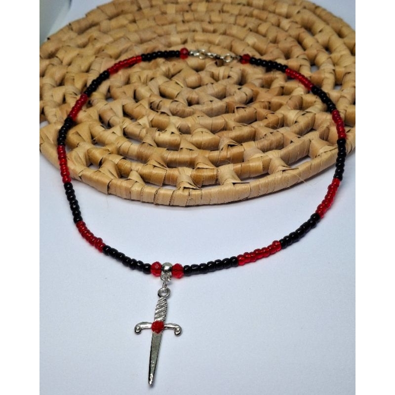 Colar choker Pombagira Pingente adaga com rosa