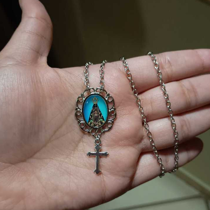 Colar Religioso Católico com Pingente e Crucifixo Nossa Senhora Aparecida Estilo Vintage Artesanal
