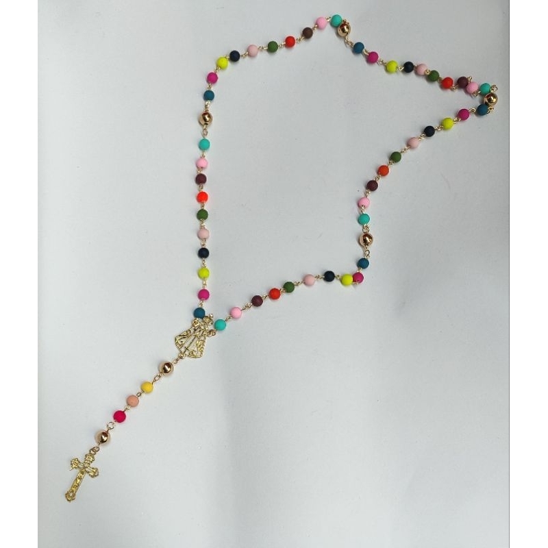 Terço Colorido Nossa Senhora Aparecida em miçangas emborrachadas coloridas – Artesanal Católico