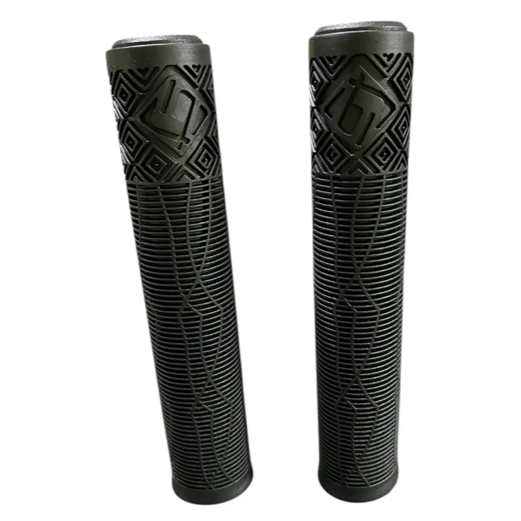Manopla de Bicicleta Gios sem Flange para Guidão Emborrachada Preta Bmx Freeride Mtb Grau 165mm com Plugs