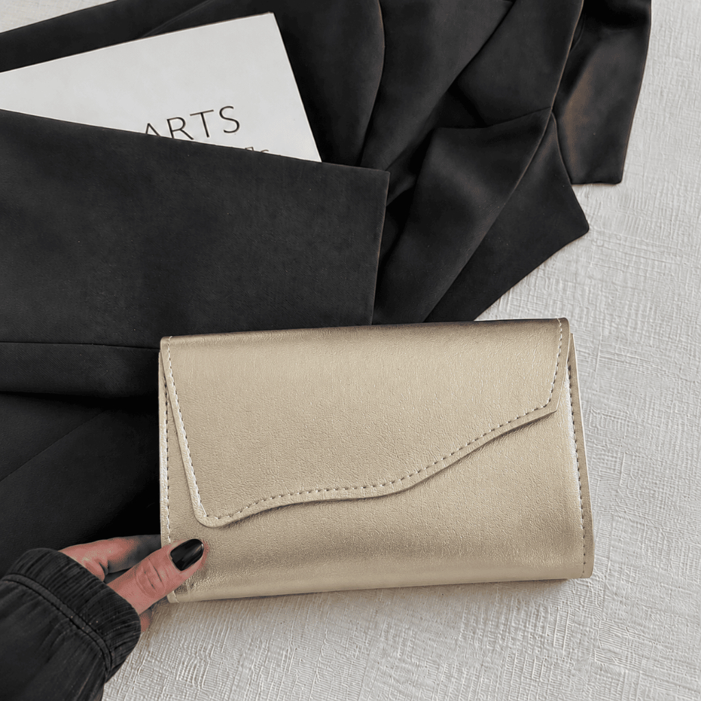 Bolsa Feminina Clutch Tampa Ondulada com Alça Corrente Dourada Elegante Festa