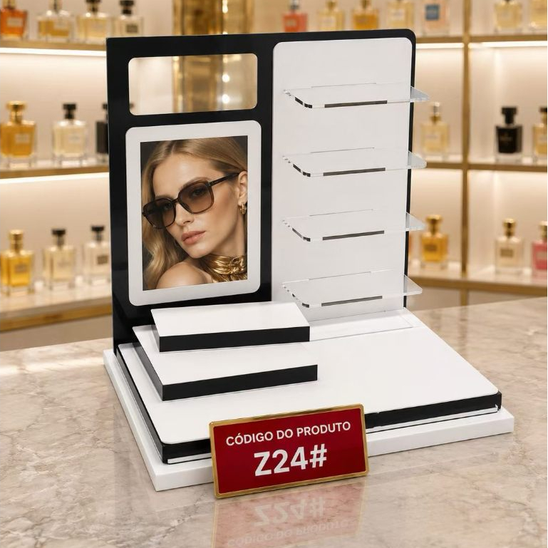 Prateleiras de arte são usadas para exibir óculos perfumes relógios, joias e outros pequenos objetos