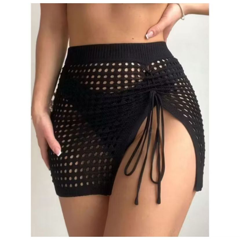 Saia Curta Feminina Tricô Crochê Saída de Praia Piscina Moda Verão 2025 com Fenda Lateral e Cordão