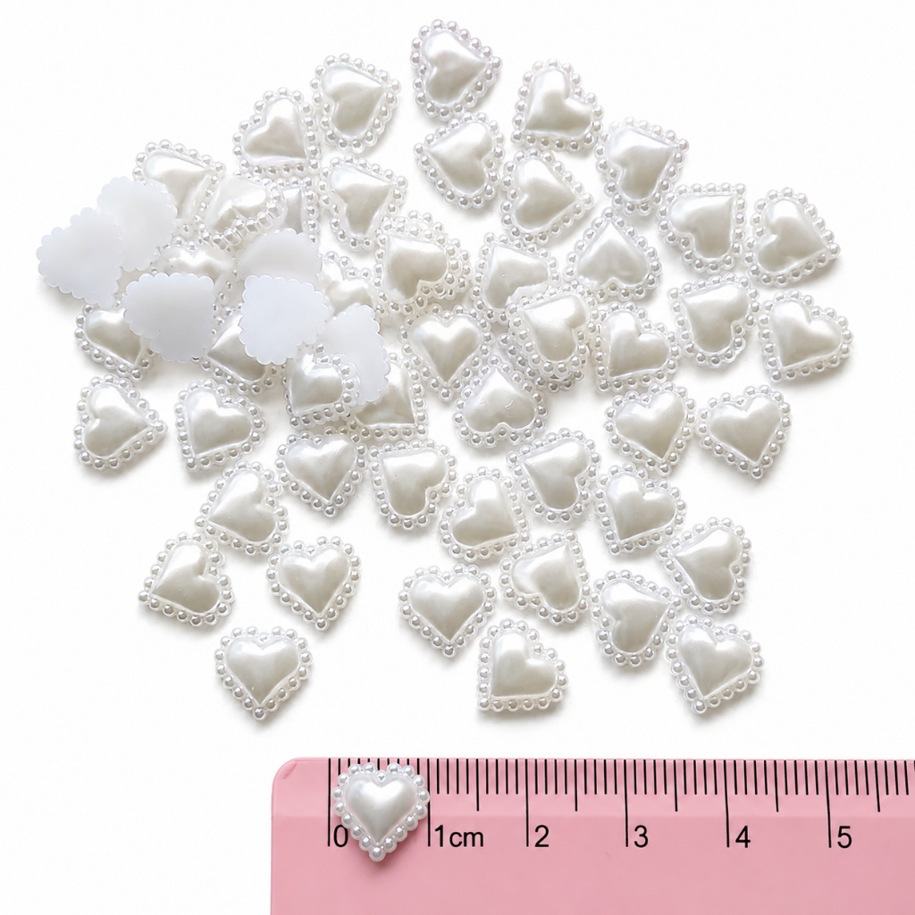APLIQUE CORAÇÃO COM PEROLAS (10MM BRANCO) DE 50 À 250 PÇS