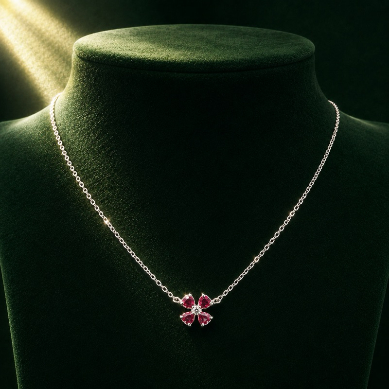 Colar Feminino Flor de 4 Pétalas Rosa em Prata 925 Delicado e Sofisticado