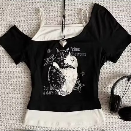 Blusa Sobreposição Gatos abraçados Guitarra detalhe preto gatinho y2k estampada estampa gato yinyang