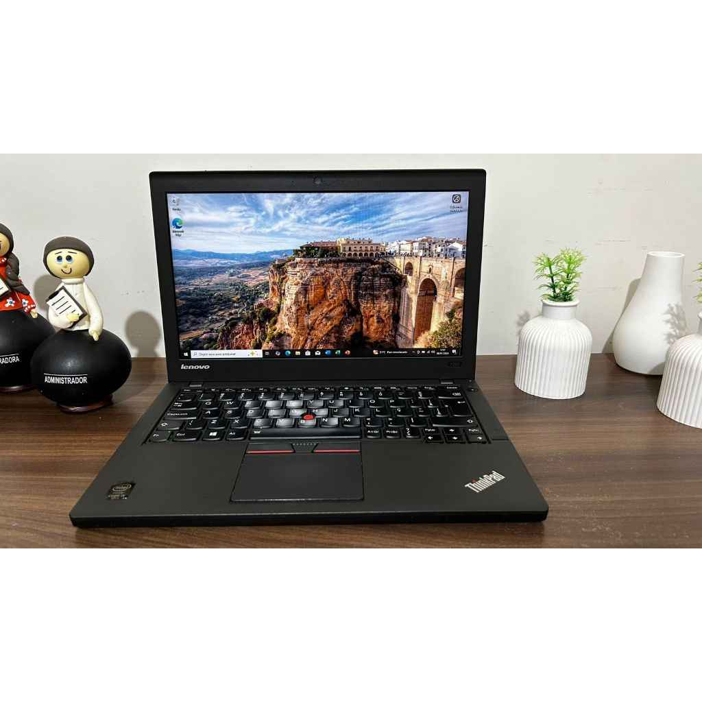 Notebook LENOVO- Processador i5 6ª Geração -8GB RAM SSD 240GB