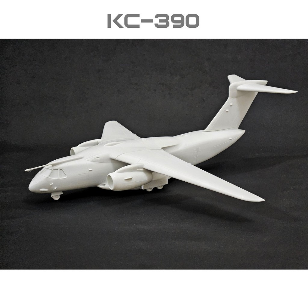Avião Embraer Kc-390 maquete escala 1:72 1:144 Plastimodelo