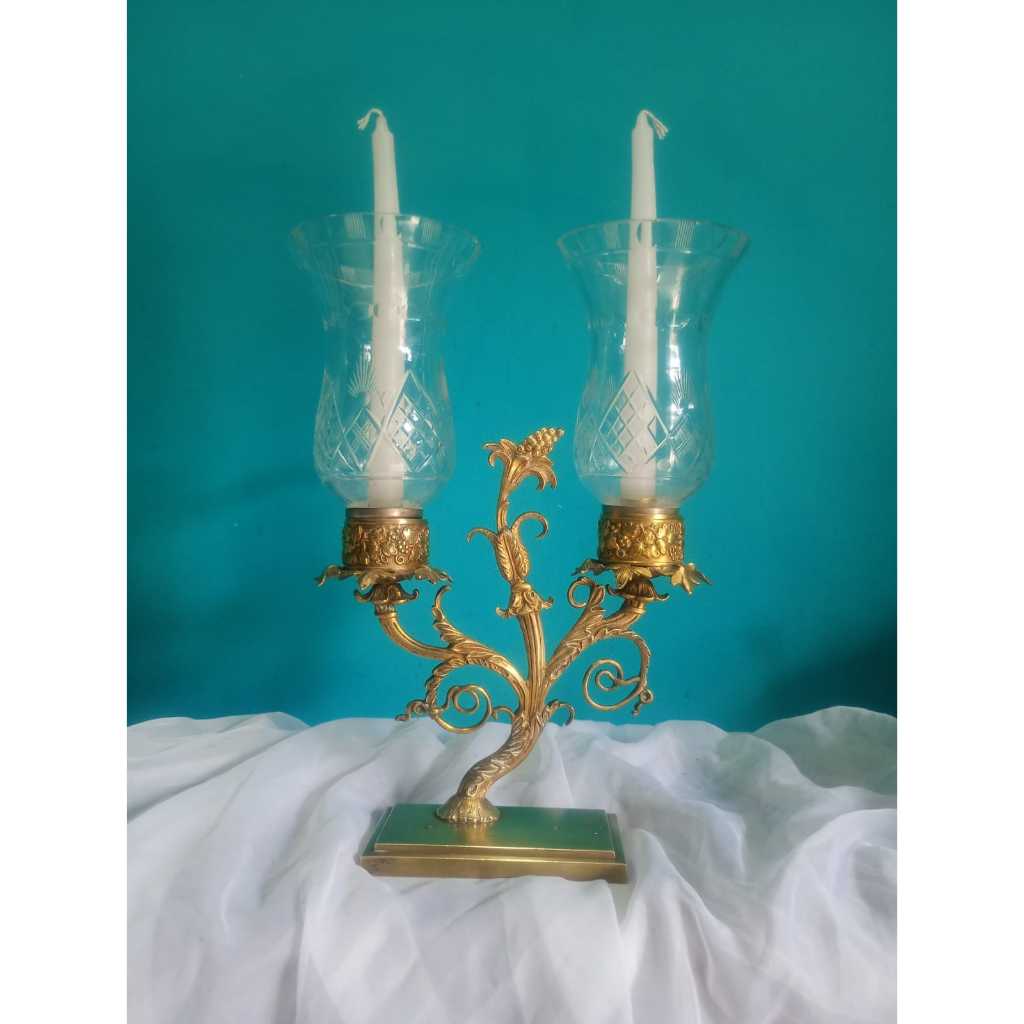Antigo castiçal duplo/ candelabro em bronze e cristal