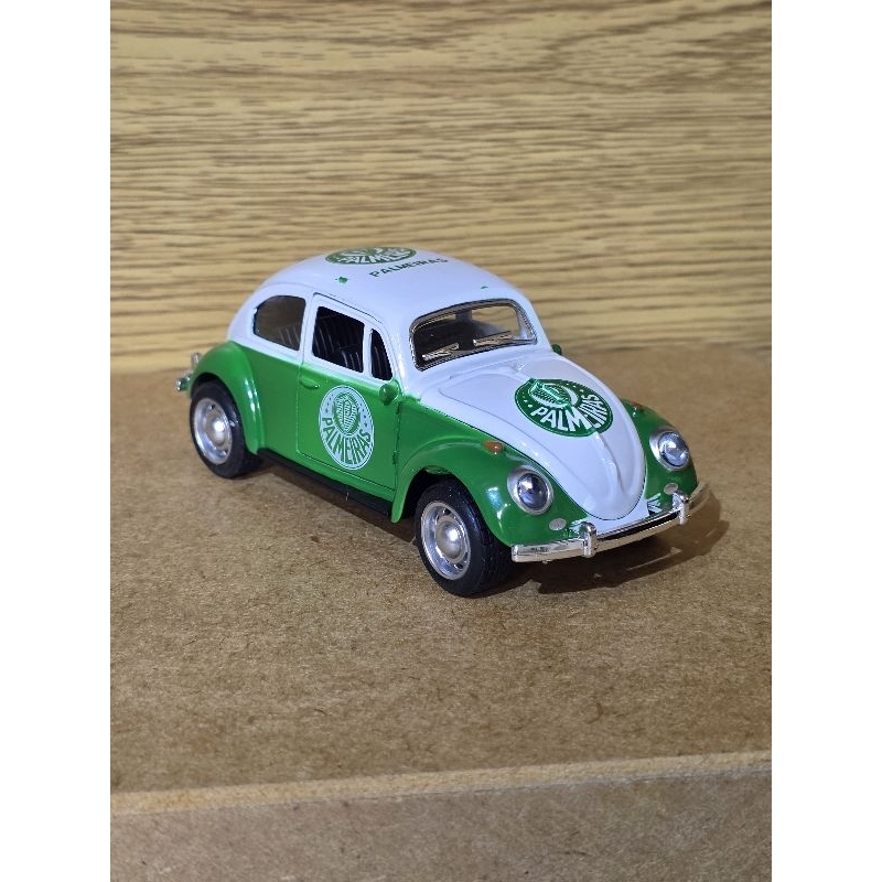 CARRINHO MINIATURA FUSCA  DO PALMEIRAS DE METAL COM FRICÇÃO ( 12 cm ) ESCALA 1/32 em Oferta na Shopee