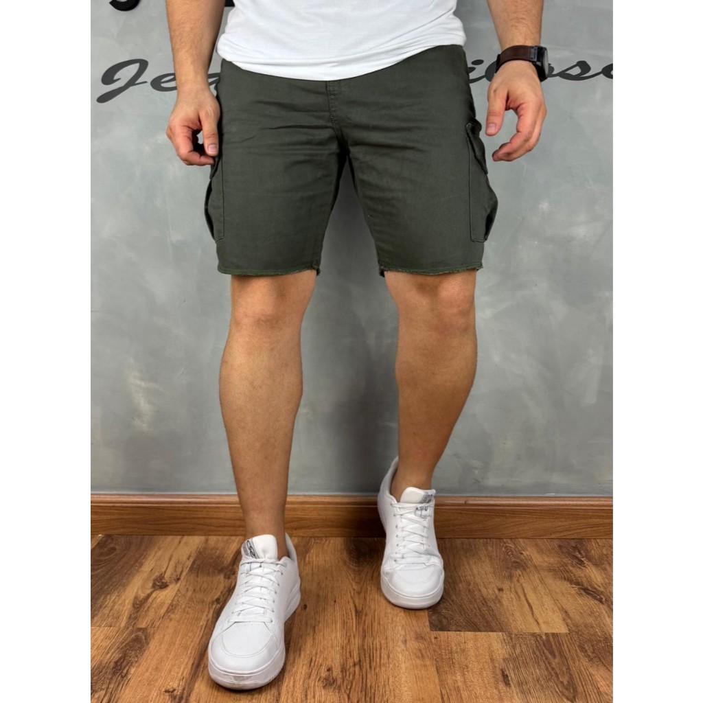 Bermuda Sarja Verde Militar Bolso Cargo 100% Algodão Masculina Mauricinho JST Jeans