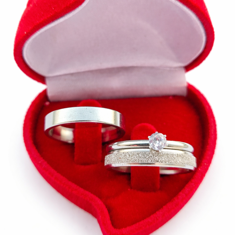 Par de Alianças  Namoro com anel solitário e caixinha de veludo, fina 4mm, diamantada lisa em Oferta na Shopee