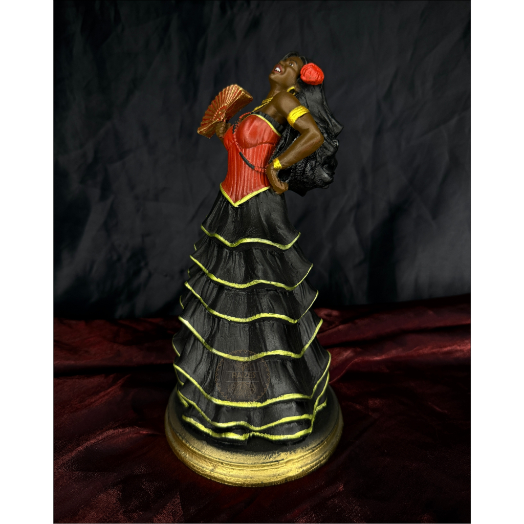 Estátua/Escultura Imagem Pombagira Cigana com Leque Vestido Preto Vermelho Dourado