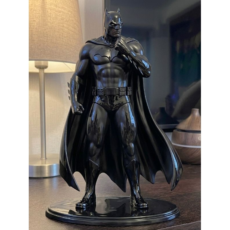 Boneco Batman Cavaleiro das Trevas Black Edição Especial em Alto Brilho Colecionável
