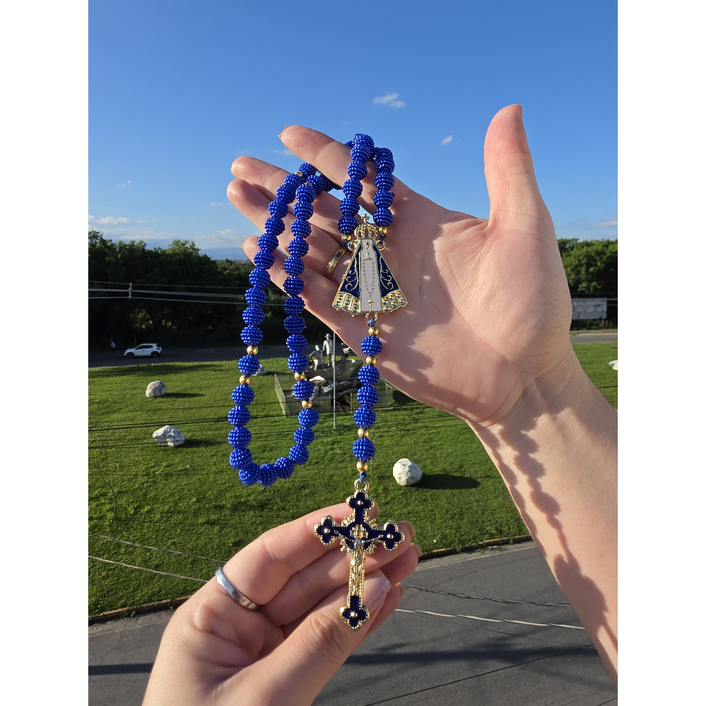 Terço Amora Luxo Azul Royal - Medalha e Cruz Nossa Senhora Aparecida Douradas