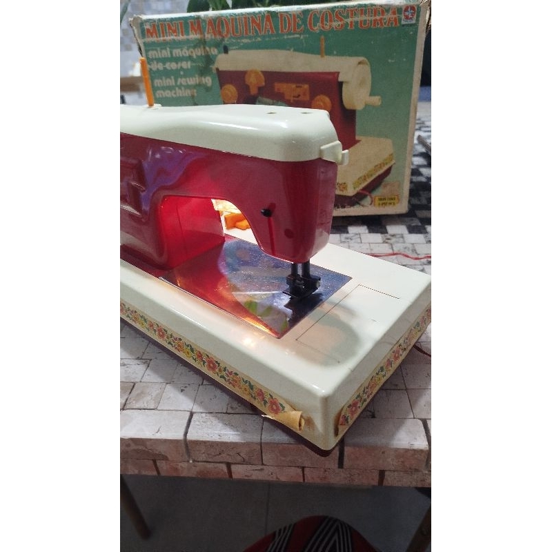 Brinquedo Máquina de Costura Vintage, Estrela, Antiga Colecionável